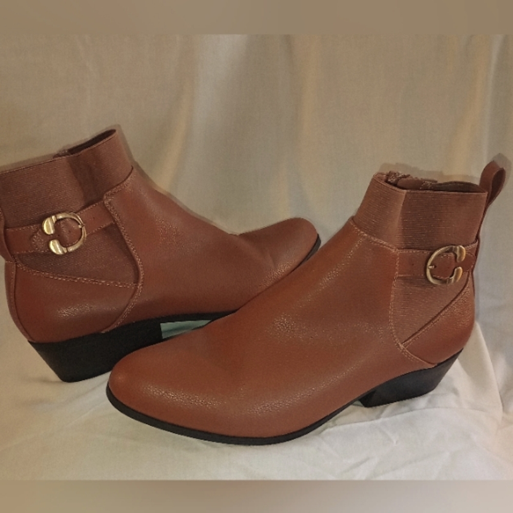 Size 11 Cognac Shortie Boots.